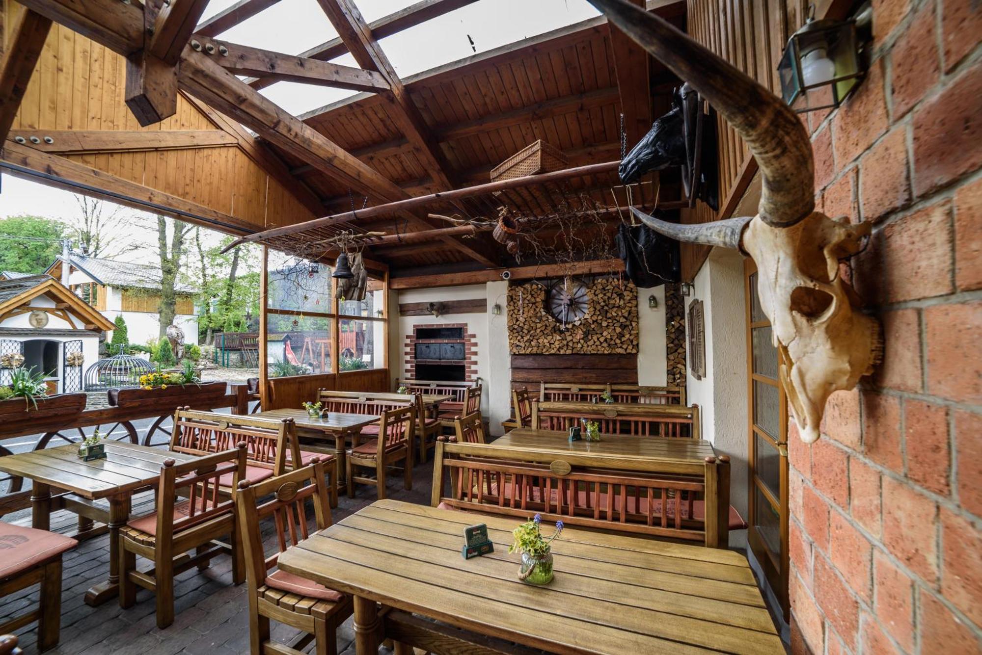 Steak Restaurant Country Saloon *